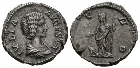 JULIA DOMNA. Denarius. (Ar. 3.38g \/ 19mm). 196-211 AD Rome. Anv: IVLIA AVGVSTA. Bust draped to the right of Julia Domna. Rev: IVNO. Juno shelf with v...