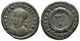 CONSTANTINE II. Follis. (Ae. 2.73g \/ 19mm). 324 AD Thessalonica. Anv: CONSTANINVS IVN NOB C. Laureate bust, draped and cuirass to the left of Constan...