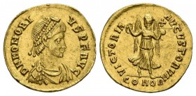HONORIUS. Tremisis. (Au 1.31g \/ 14mm). 408-420 AD Constantinople. Anv: DN HONORIVS PF AVG. Diademic bust, draped and with cuirass to the right of Hon...