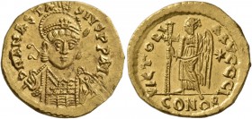 Anastasius I, 491-518. Solidus (Gold, 19 mm, 4.47 g, 6 h), Constantinopolis, circa 492-507. D N ANASTASIVS P P AVG Helmeted, diademed and cuirassed bu...