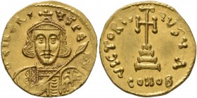 Tiberius III (Apsimar), 698-705. Solidus (Gold, 20 mm, 4.40 g, 7 h), Constantinopolis. D tIbERIЧS PE AV Crowned and cuirassed bust of Tiberius III fac...