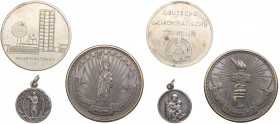 Medals (3)
(3)