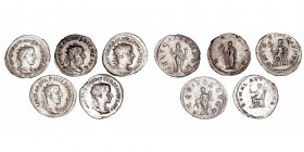 Imperio Romano
Lotes de Conjunto
Antoniniano. AR. Lote de 5 monedas. Gordiano III (3), Filipo I y Trajano Decio. MBC+ a MBC.