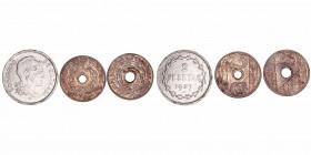 La Peseta
II República
Lote de 3 monedas. 25 Céntimos 1938 (2) y 2 Pesetas 1937 Euzkadi. MBC- a BC.