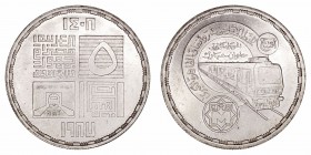 Monedas Extranjeras
Egipto
5 Libras. AR. 1987. 17.62g. KM.620. Suave pátina. EBC.
