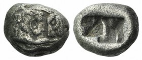 Kings of Lydia, time of Cyrus – Darios I, c. 545-520 BC. AR Siglos (13mm, 5.25g). Sardes. Confronted foreparts of lion r. and bull l. R/ Two incuse sq...