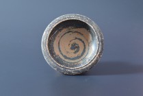 Little dish. Magna Grecia, 4th cent. BC (126.1 x 56.5 mm). Tiny flakes of the black colour are missing, broken and repaired