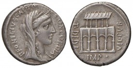 Didia – Titus Didius - Denario (55 a.C.) Testa della Concordia a d. - R/ La Villa Pubblica sostenuta da arcate e colonne – B. 1; Cr. 429/2 AG (g 3,99)...