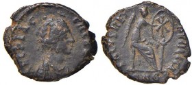 Elia Flaccilla (moglie di Teodosio) AE (Antiochia) Busto diademato a d. – R/ La Vittoria seduta a d. – AE (1,35) 
BB