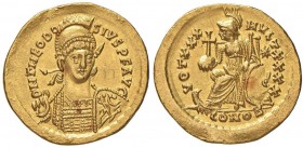 Teodosio II (408-450) Solido (Costantinopoli, circa 430-440) Busto elmato con lancia e scudo di fronte - R/ Costantinopoli seduta a s. – RIC 257 AU (g...