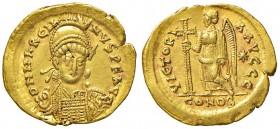 Marciano (450-457) Solido (Costantinopoli) Busto elmato con lancia e scudo di fronte - R/ La Vittoria stante a s. con lunga croce – RIC 510 AU (g 4,41...