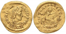 BISANZIO Giustiniano I (527-565) Semisse - Busto diademato a d. - R/ Angelo seduto a d. – Sear 143 AU (g 2,30) Graffietti al D/, ondulazioni del tonde...