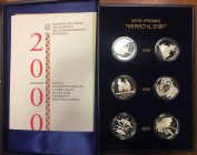 REPUBBLICA ITALIANA (1947-) Serie Speciale “Verso il 2000”. Sei monete in AG in confezione originale da zecca e certificati.
FDC