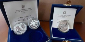 REPUBBLICA ITALIANA (1947-) 200 e 500 Lire 1989, 500 Lire 1990 - AG Serie Italia’90, due astucci originali per un complessivo di 3 monete in argento
...