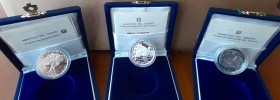 REPUBBLICA ITALIANA (1947-) 500 Lire 1986 e 1987 – AG Lotto di tre monete in confezioni originali
FS