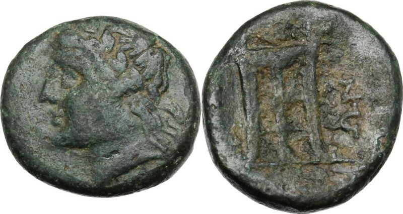 Greek Italy. Southern Lucania, Thurium. AE 16 mm, c. 280 BC. Head of Apollo left...
