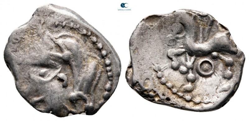 Central Gaul. Bituriges Cubi 75-50 BC. Quinarius AR

14 mm, 1,83 g

Male hea...