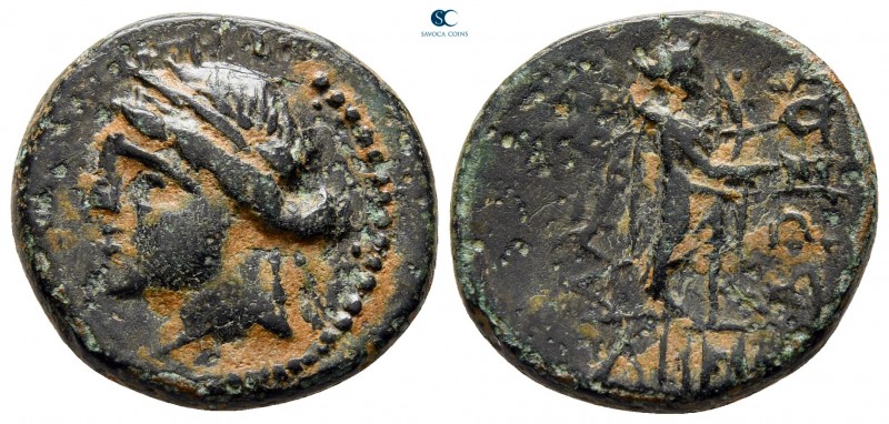 Troas. Alexandreia circa 65-48 BC. 
Bronze Æ

19 mm, 5,07 g

Laureate head ...