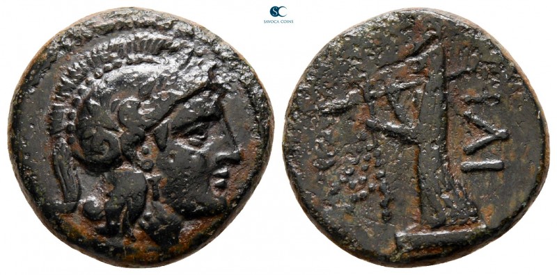 Troas. Ilion circa 159-119 BC. 
Bronze Æ

18 mm, 5,53 g

Helmeted head of A...