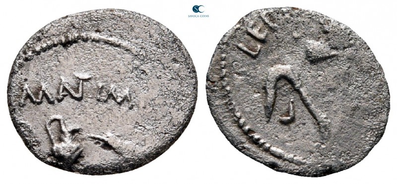 Mark Antony 32-31 BC. Rome
Quinarius AR

13 mm, 1,73 g

 Llituus, capis, an...