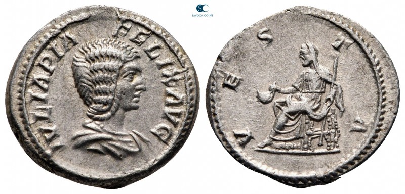 Julia Domna. Augusta AD 193-217. Rome
Denarius AR

20 mm, 3,31 g

IVLIA PIA...