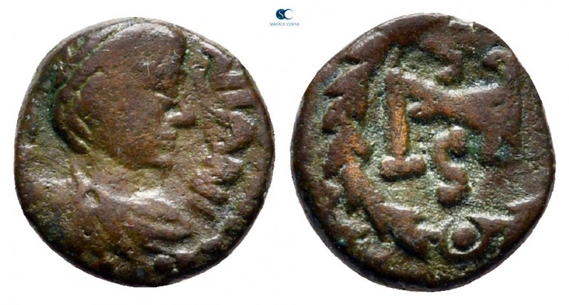 The Ostrogoths. AD 526-534.
Nummus Æ

9 mm, 1,04 g

[...]NIANI, diademed, d...