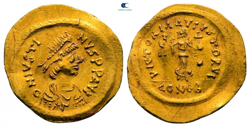 Justin I AD 518-527. Constantinople
Tremissis AV

17 mm, 1,44 g

D N IVSTI-...