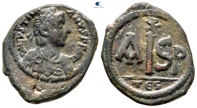 Justinian I AD 527-565. Thessalonica
16 Nummi Æ

24 mm, 7,29 g

D N IVSTINI...