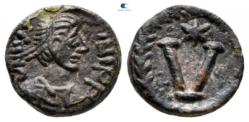 Justinian I AD 527-565. Uncertain mint
Pentanummium Æ

12 mm, 1,22 g

Diade...