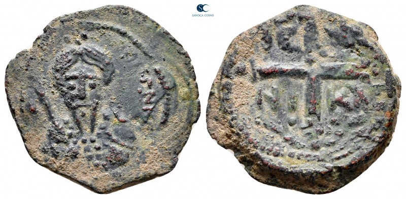 Tancred AD 1101-1103. Antioch
Follis Æ

21 mm, 4,32 g

Bust of Tancred faci...