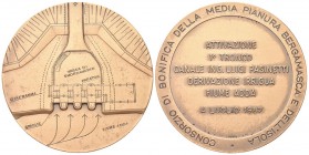 BERGAMO
Repubblica Italiana, dal 1946.
Medaglia 1987 opus Lorioli.
Æ gr. 170,45 mm 70
Dr. Planimetria e proseptto della diga progettata dall’Ing. ...