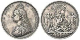 GRAN BRETAGNA
Regina Vittoria, 1837-1901.
Medaglia 1887 per il Giubileo d’oro opus J. E. Boehm
Ag gr. 221,02 mm 77,4
Dr. VICTORIA REGINA - ET IMPE...