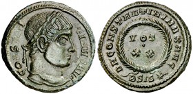 (320-321 d.C.). Constantino I. Siscia. AE 19. (Spink 16219) (Co. 123) (RIC. 159). 3,22 g. Pátina verde. EBC.