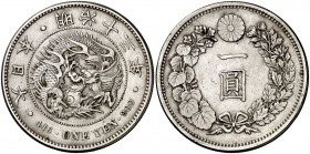 Año 13 (1880). Japón. Mutsuhito. 1 yen. (Kr. A25.2). 26,85 g. AG. Golpecitos. Escasa. MBC+/MBC.