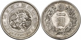 Año 15 (1882). Japón. Mutsuhito. 1 yen. (Kr. A25.2). 26,88 g. AG. Leves rayitas. Escasa. MBC+.