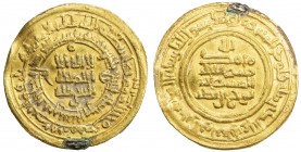 SAMANID: Nuh II, 943-954, AV dinar (3.64g), Nishapur, AH339, A-1454, citing the engraver in the obverse margin between 1h and 4h, with what appears to...