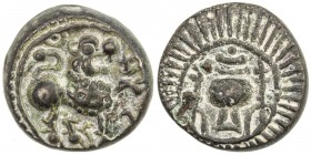 VISHNUKUNDIN: Anonymous, 6th century, AE alloy (10.06g), Pieper-758, roaring lion, one forepaw raised, srivatsu to right // conch between two standard...