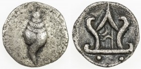 HAMSAVATI: Anonymous, 6th century, AR tanka (8.85g), Mahlo-23, very narrow conch shell // srivatsa, with simplified ankus & crescent moon inside, 2 pe...