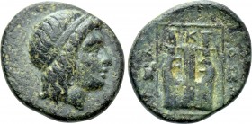 IONIA. Kolophon. Ae (Circa 389-350 BC). 

Obv: Head of Apollo right, wearing tainia.
Rev: KOΛOΦΩ. 
Lyre with five strings within linear square bor...