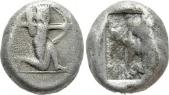 ACHAEMENID EMPIRE. Time of Darios I to Xerxes I (Circa 505-480 BC). Siglos. 

Obv: Persian king in kneeling-running stance right, drawing bow.
Rev:...