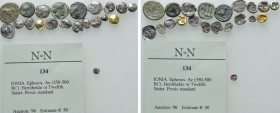 21 Greek Coins; Including GOLD / Electrum. 

Obv: .
Rev: .

. 

Condition: See picture .

Weight: g.
 Diameter: mm.