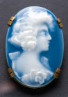 FRANCE
Porcelain oval brooch with lady profile
Limoge circa 1880. In the english style. Dimensions 4,4 x 3 cm. Good condition
Estimate: 250 - 500
