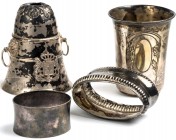 MIXED LOTS
Lot consisting of four silver objects
1 ?Silver napkin ring, flared model with small gadroons on the edges, initials engraved "AR", diame...