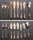 MIXED LOTS
Fun set of reduced cutlery 
1 / Pair of silver "trident" forks with decorated spatulas, guarantee 800, length 13 cm. Circa 1900. 2 / A si...