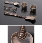 MIXED LOTS
Silver set consisting of four objects
1 / A shovel sweets and cake, molded engraved and decorated model, length 20 cm, weight 41 g, Franc...