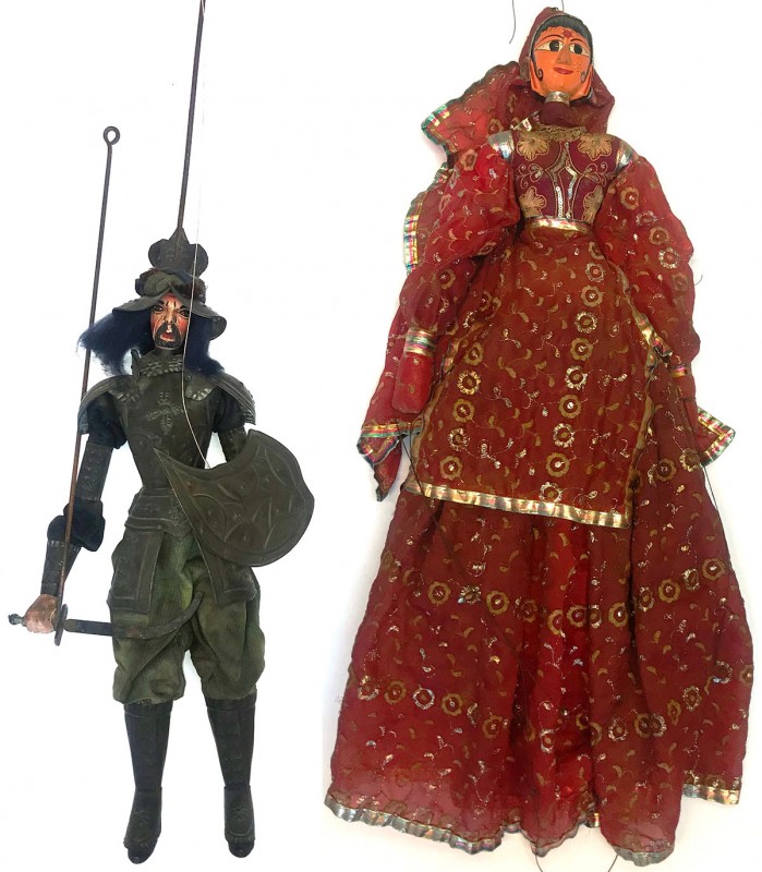MIXED LOTS
Lot of 2 large puppets of traditional theater 
1. A tall elegant wo...