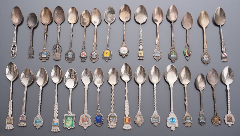 MIXED LOTS
Set of 44 spoons
Fun important collector set consisting of 44 small...