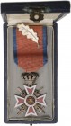 ROMANIA
ORDER OF THE CROWN OF ROMANIA, 1881
Knight 's Cross, 2nd Model, Military with Oak Leaf for Exceptionnal Bravery. Breast Badge, 57x38 mm, sil...