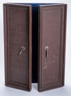 SWITZERLAND
Presentation cabinet for medals or collection
Vertical opening with two doors, veneered wood, interior in blue felt. Old, circa 1950. He...