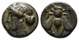 Bronze Æ
Ionia. Ephesos, c. 375 BC, Female head / Bee with straight wings
10 mm, 1,23
SNG Copenhagen 256; SNG von Aulock 1839